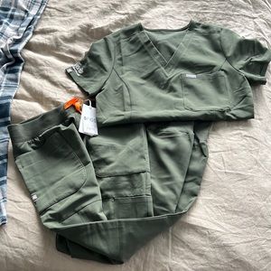 Moss Green Figs Scrub Set